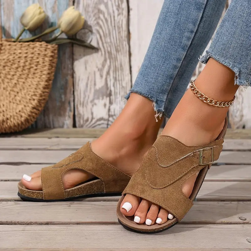 Brindelle | Flat Sandal with Ankle Strap in product view 4