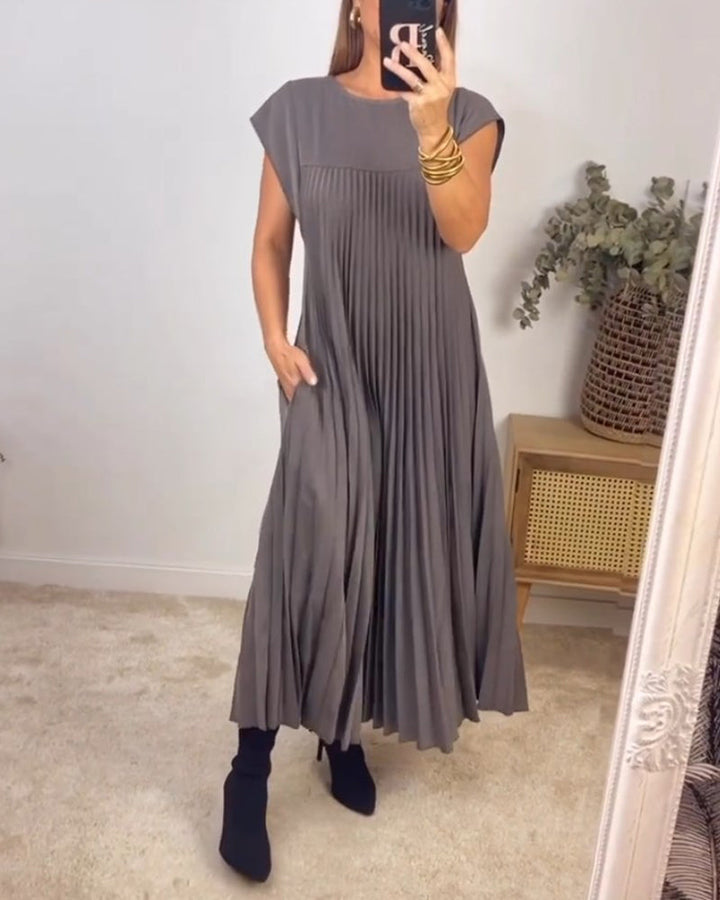 Gwendoline | Pleated Maxi Dress in product view 3