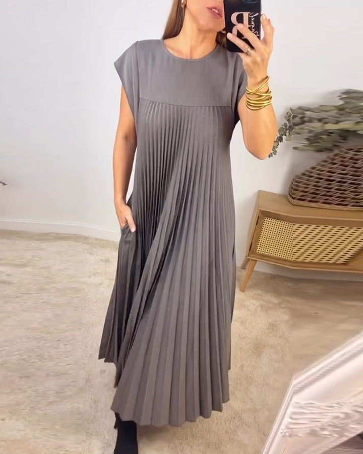 Gwendoline | Pleated Maxi Dress in product view 6